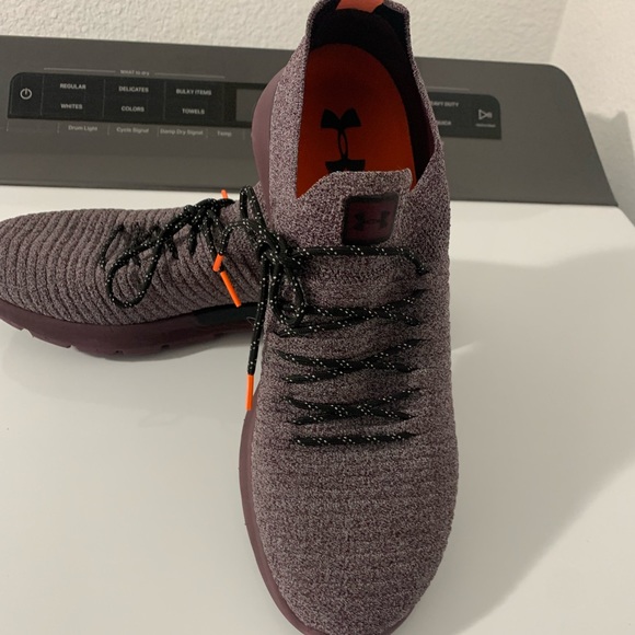 (new) Under Armour Size 12 limited edition - Picture 1 of 5